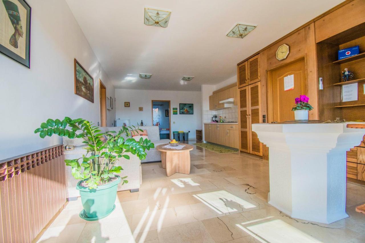 Apartments Grand & Plav In Krk คิร์ก ภายนอก รูปภาพ