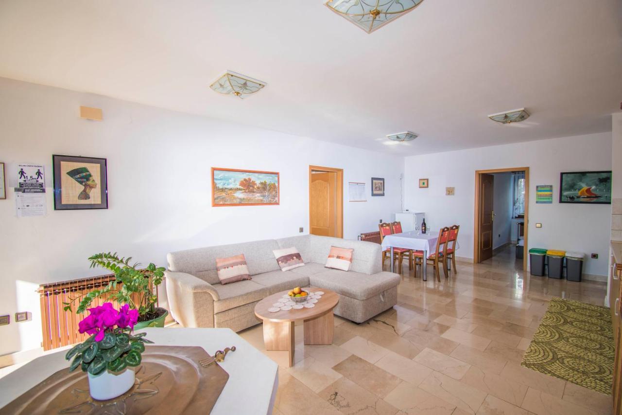 Apartments Grand & Plav In Krk คิร์ก ภายนอก รูปภาพ