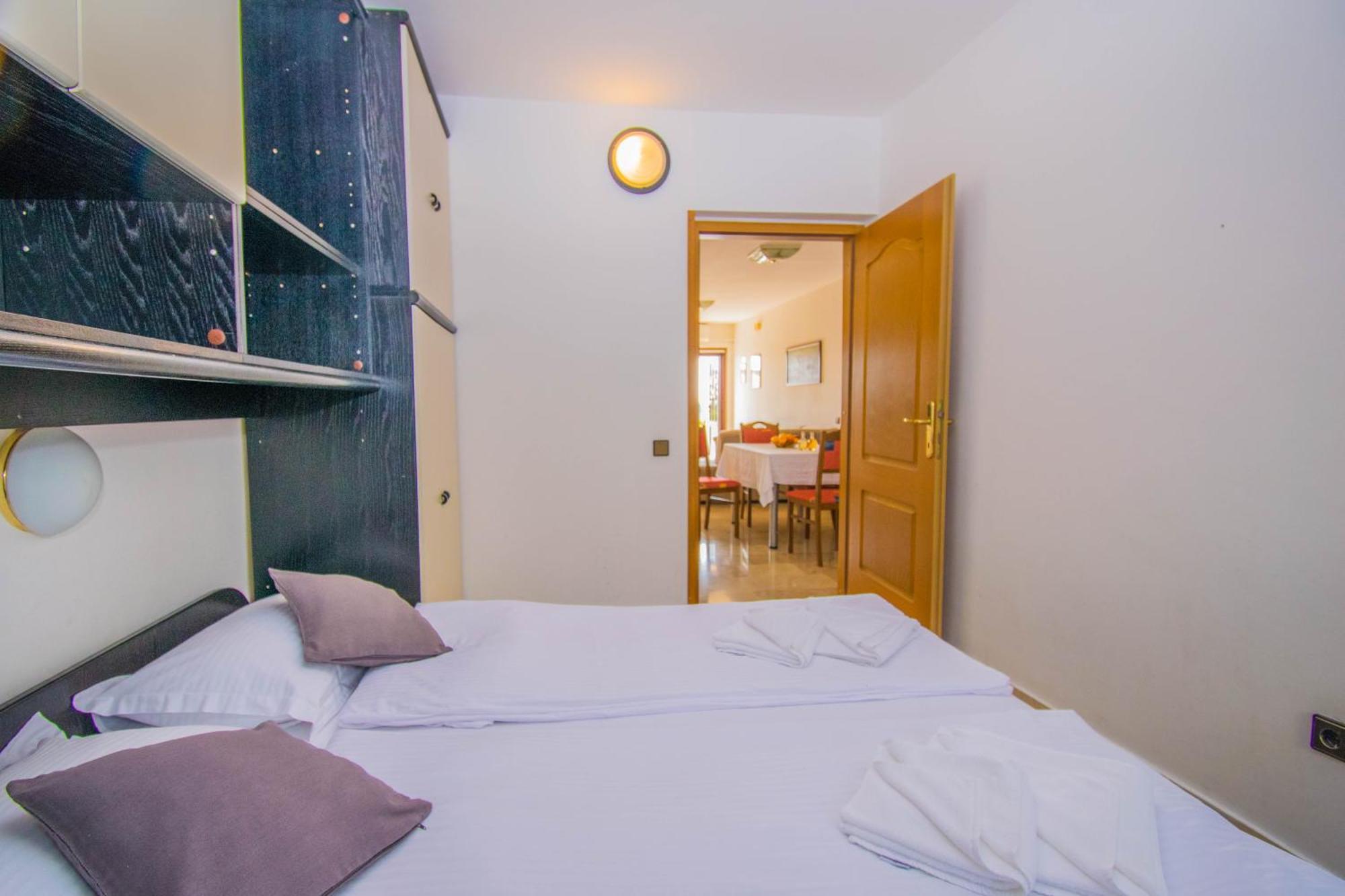 Apartments Grand & Plav In Krk คิร์ก ภายนอก รูปภาพ